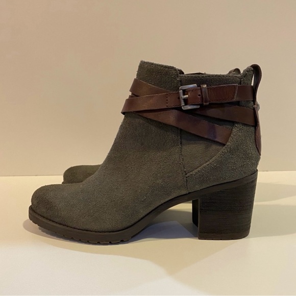 Sam Edelman Woman’s Chelsea Boots - Picture 5 of 11
